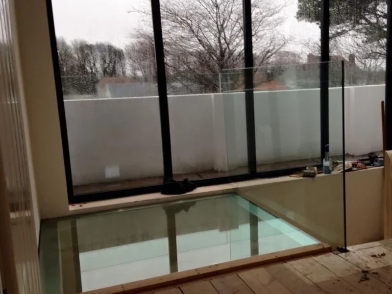 outdoor-glass-balustrade-glass-terrace-garden-room-swansea-swansea-glass-balustrades-wide Outdoor glass balustrade showing glass terrace garden room in Swansea by Swansea Glass Balustrades
